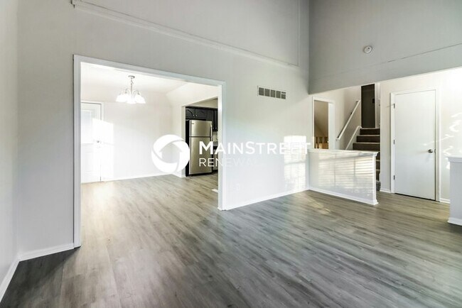 Building Photo - 4 Bedroom Pet-Friendly Home in BELTON, MO with Main Street Renewal