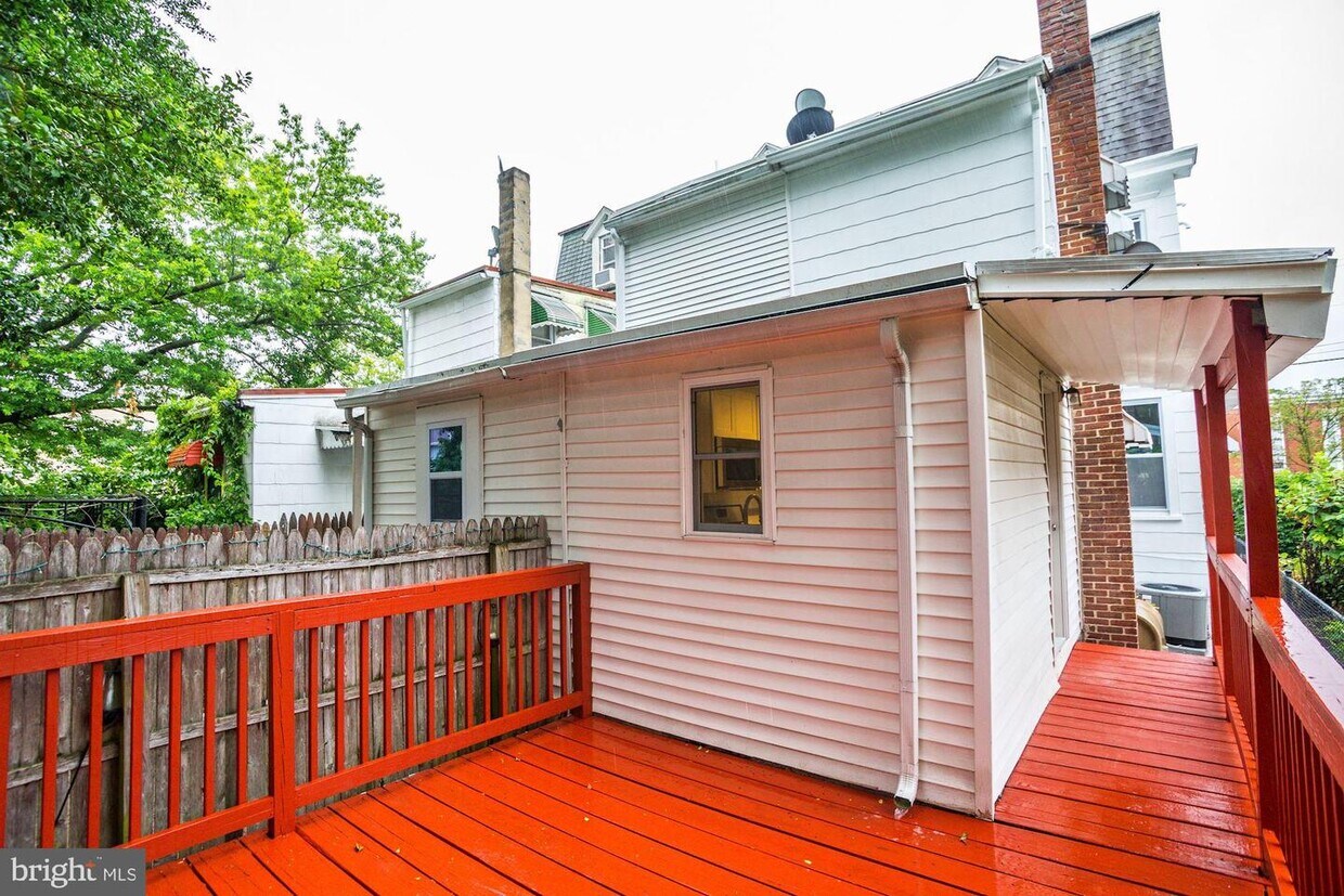 Primary Photo - 309 Barclay St