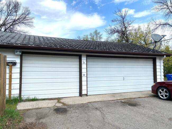 Foto del edificio - 4 Bed, 2 Bath Single Family Home!