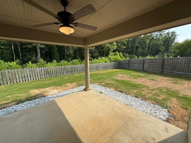 Foto del edificio - ** 3 Bed 2 Bath located in StoneyBrooke Pl...