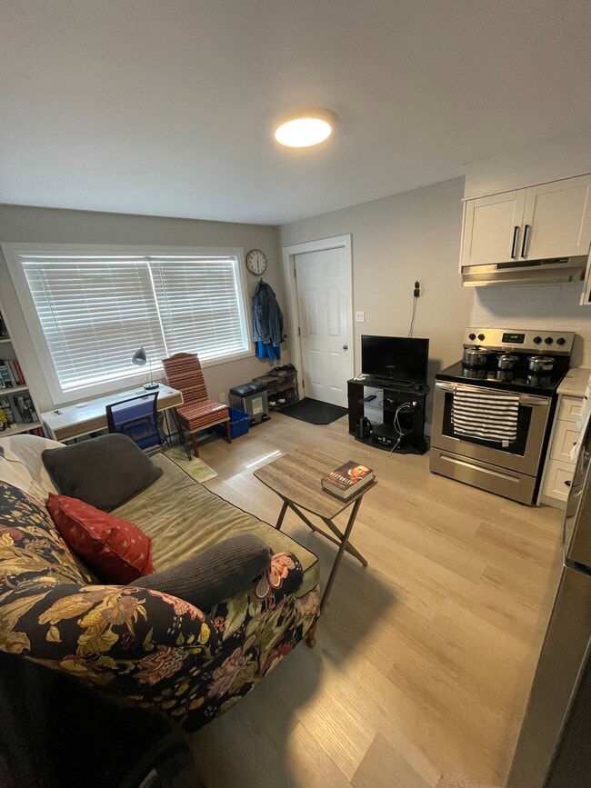 Building Photo - Upgraded 1-bedroom Unit