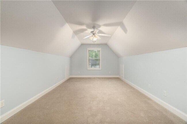 Foto del edificio - Spacious 5BR/4BA Home Near Downtown Auburn...