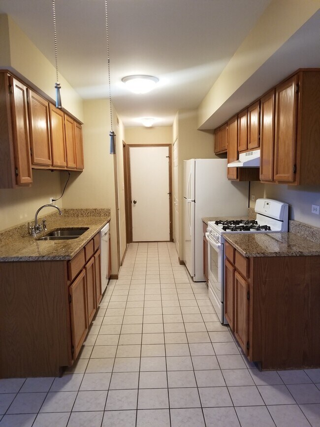 Building Photo - 3S126 Timber Dr