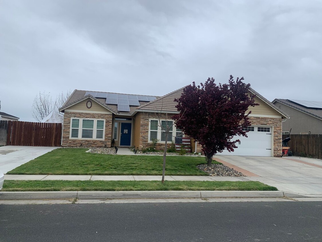 Foto principal - 4 Bedroom 2.5 Bath ready soon