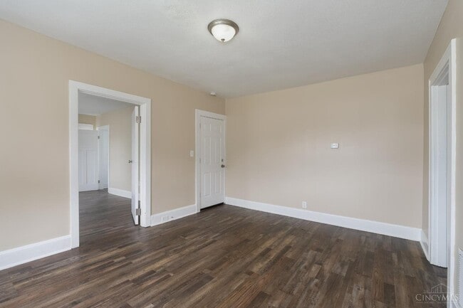 Photo - Bright 1-Bed in Clifton — Hardwood Floors, Off-Street Parking, Water Included Apartment