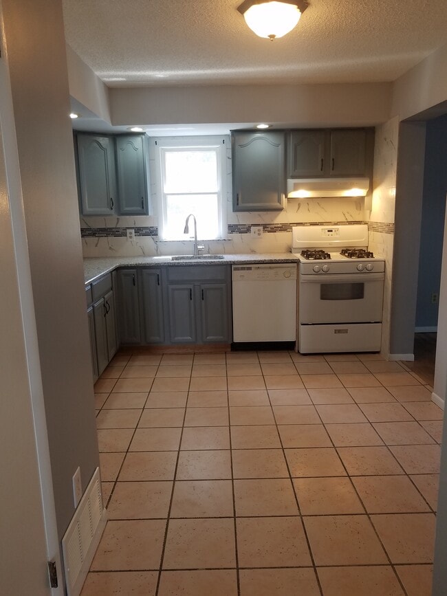 Kitchen Lateral View - 5003 Hana Rd