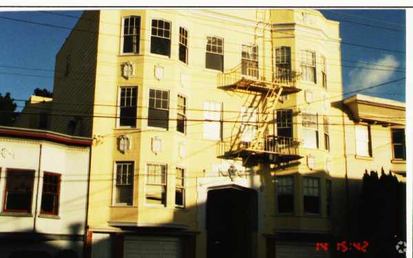 Building Photo - 860 24th Ave