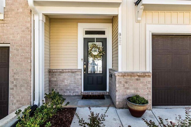 Building Photo - 922 Saratoga Dr