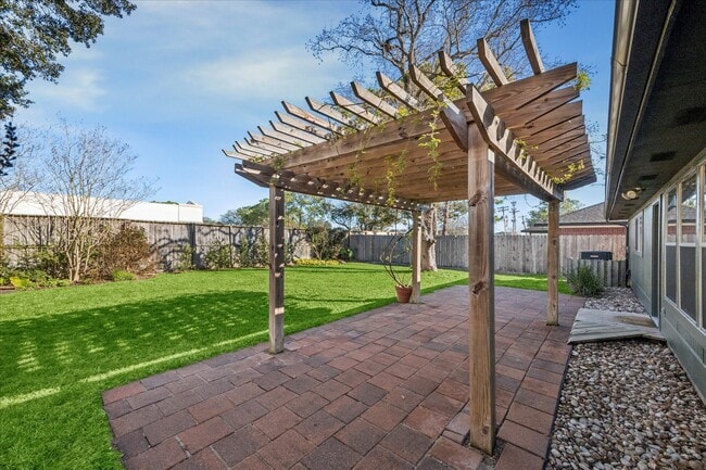 Foto del edificio - 2824 Meadow Brook Ct