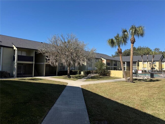 Foto del edificio - 914 Lake Destiny Rd