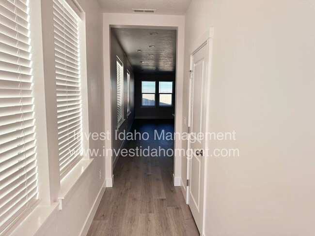 Foto del edificio - Brand new construction home available now!