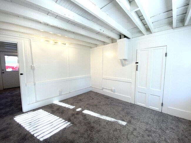 Foto del edificio - 124 Camden St. #1B