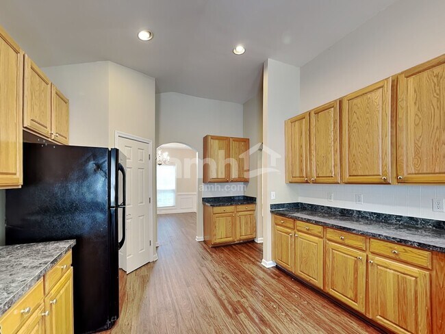 Foto del edificio - 7604 Cole Ln