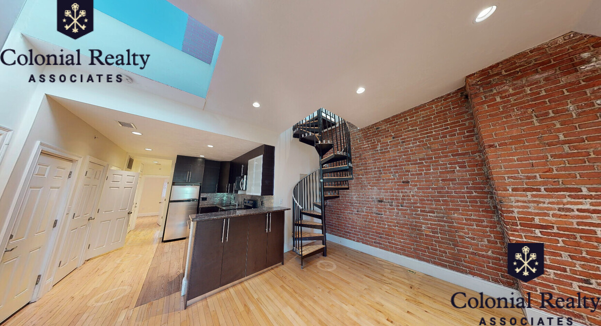 Primary Photo - 1205 Beacon St