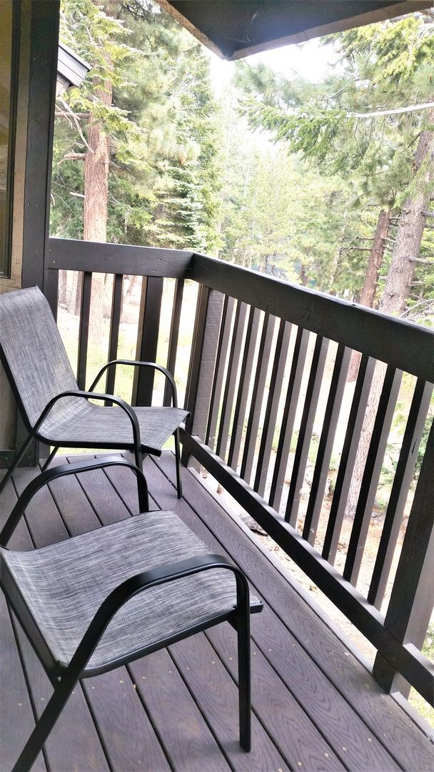 Building Photo - Charming Fully Furnished 2 Bed, 2 Bath Con...