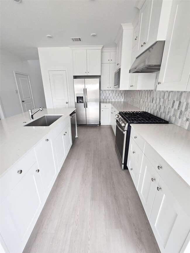 Building Photo - 6319 Seafoam Lake Dr