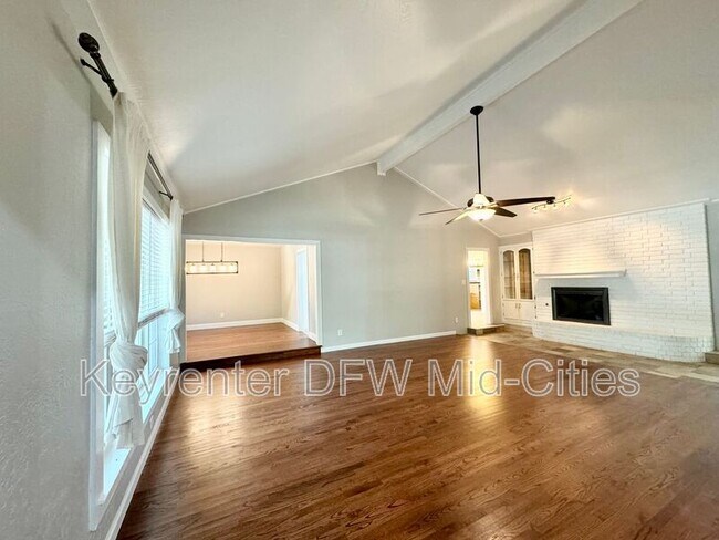 Building Photo - 1608 Durham Dr