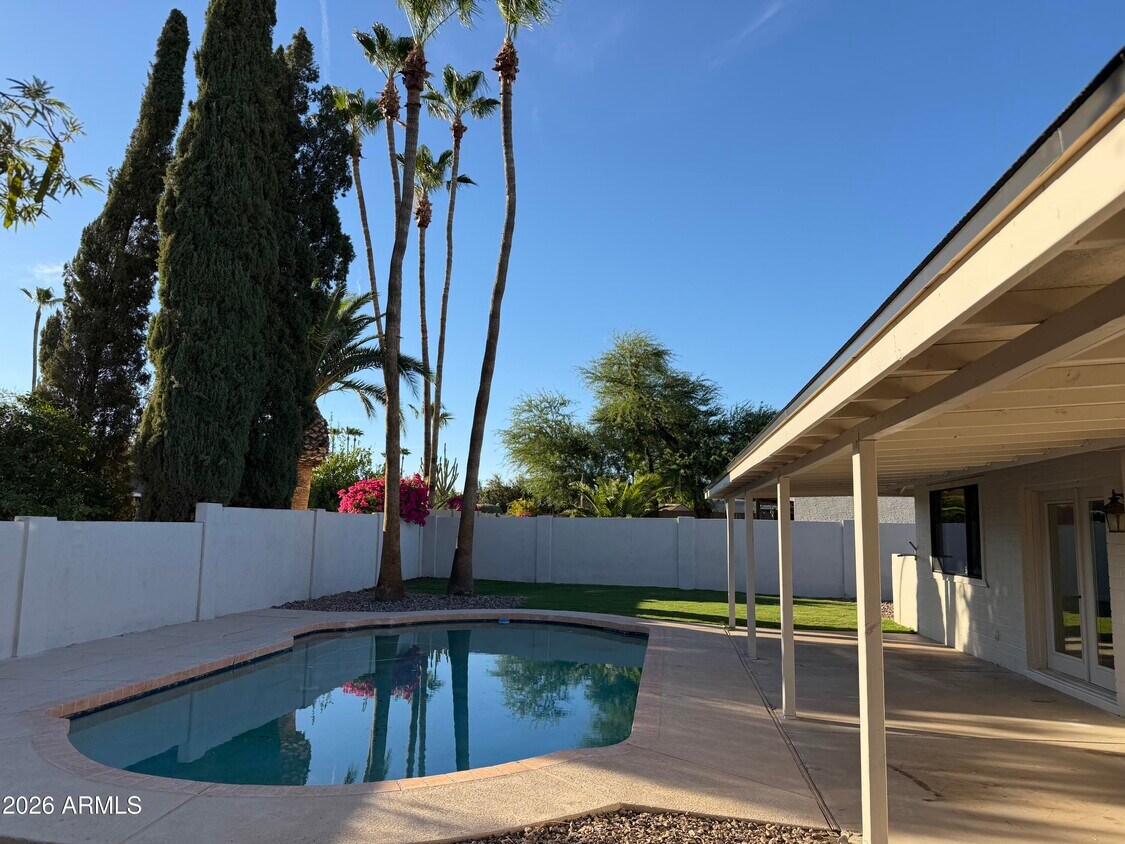 Foto del edificio - 6714 E Paradise Ln