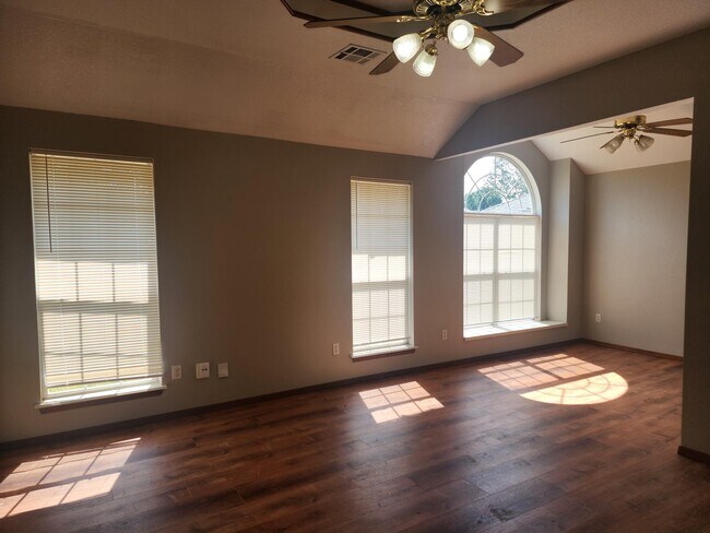 Foto del edificio - 13004 Springcreek Pkwy
