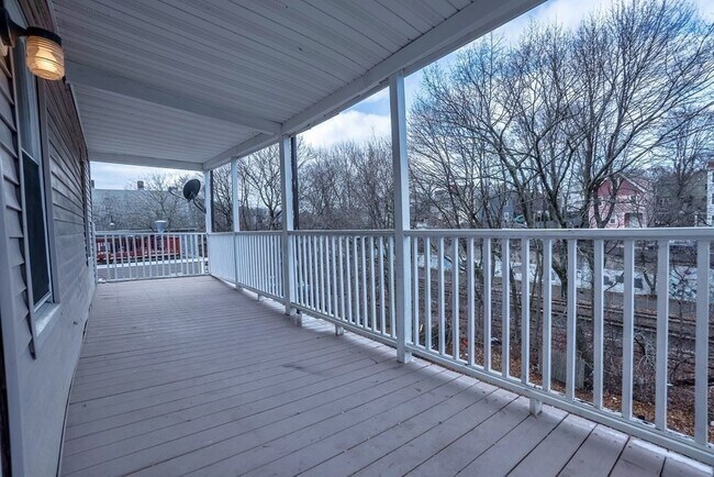 Foto del edificio - 5 Bearse Ave