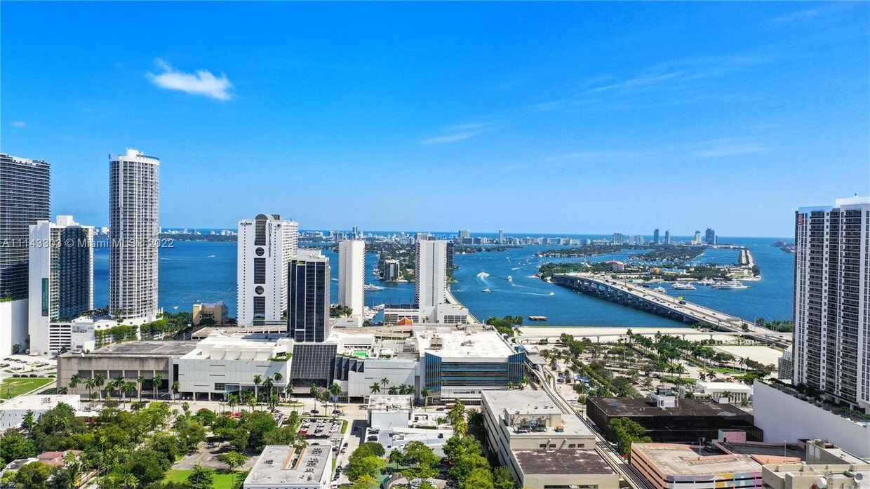 Primary Photo - 1600 NE 1st Ave