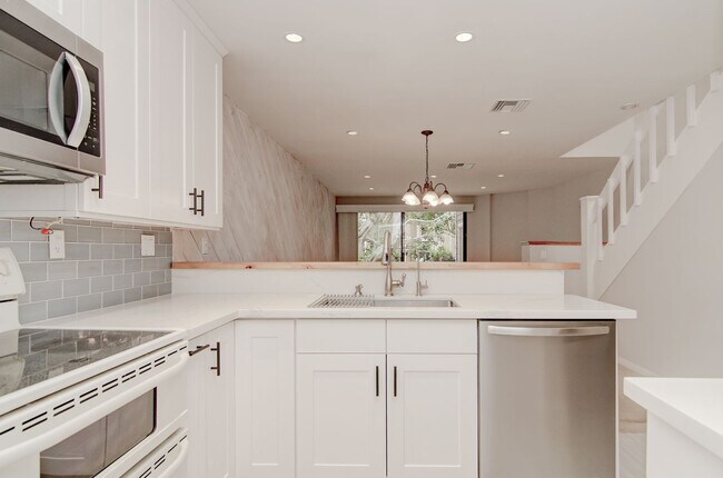Foto del edificio - Remodeled Irvine Lakes Townhouse