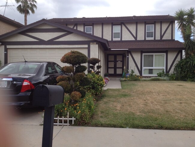 Foto del edificio - Large 4BR 3BA Family Home in Canoga Park