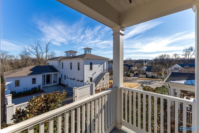 Foto del edificio - 32 Hillcrest Ave NW