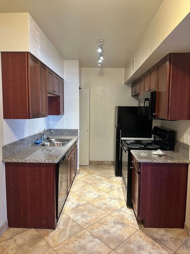 Foto del edificio - 3357 N Country Club Rd