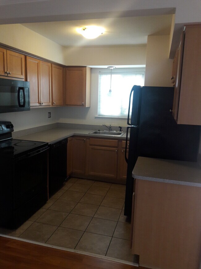 Cocina - 2300 Orchard Crest St