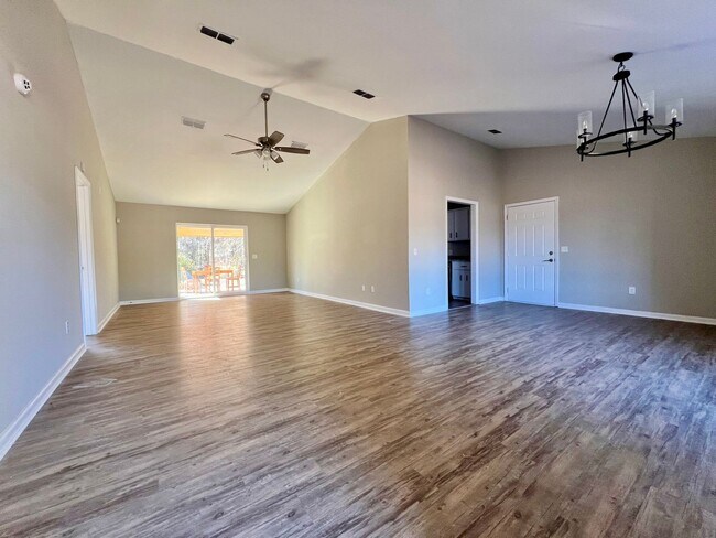 Foto del edificio - COMING MID-MAY 2026! (Pet Friendly)