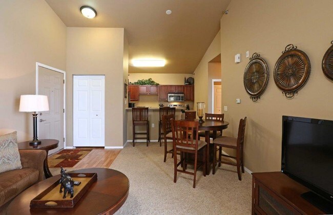 Foto del edificio - Prairiewood Apartments and Townhomes