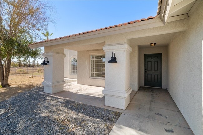 Building Photo - 1601 W Iguana St