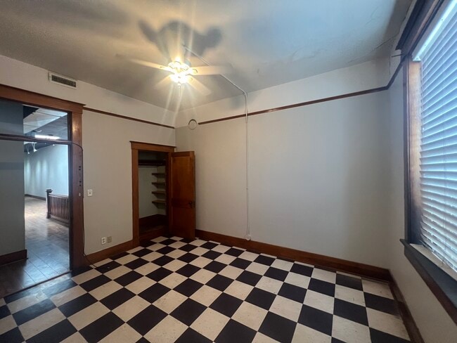 Foto del edificio - 923 W Douglas Ave