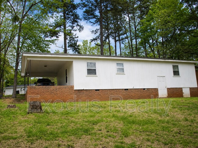 Building Photo - 1600 Carr Creek Rd