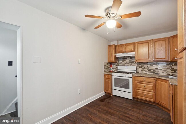 Building Photo - 2255 S Norwood St