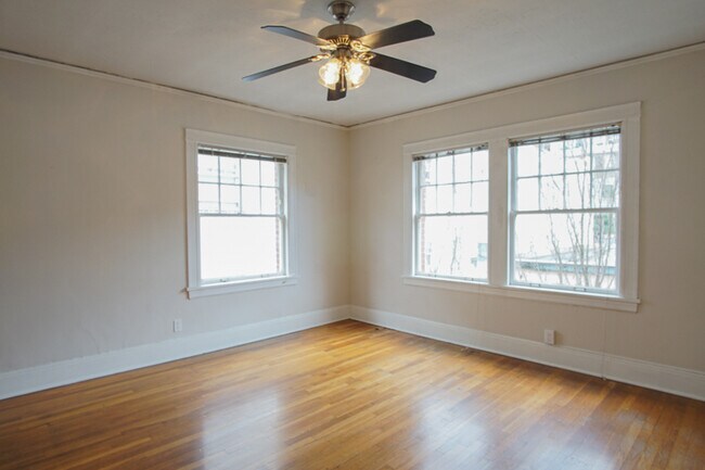 Foto del edificio - Apps are on Us! Top Floor Light & Bright S...