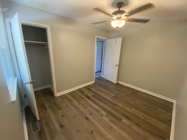 Foto del edificio - 923 Oak Vale Dr