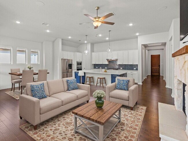 Foto del edificio - Modern updates and amenities but feels lik...