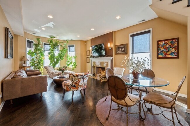 Foto del edificio - 4458 S Greenwood Ave