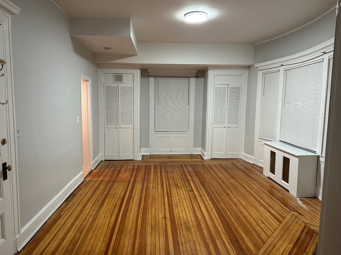 Livingroom - 182 Park Ave