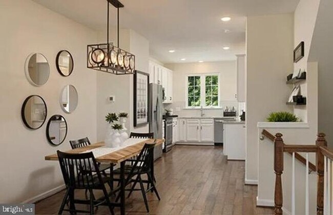 Foto del edificio - Beautiful former model home, 3bd 3.5bth ho...