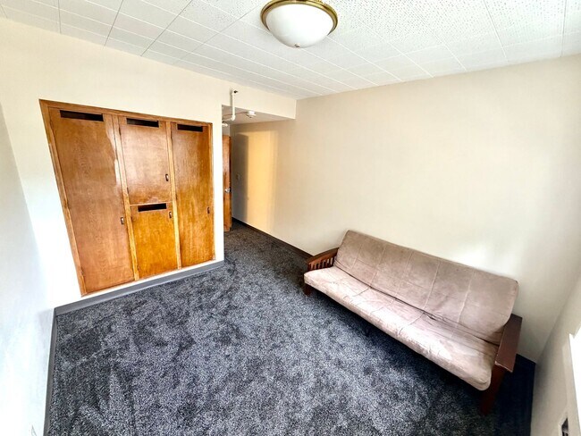 Building Photo - Eagle Crest Village Apartments #316: 1bdrm/1bath – All Utilities & Wi-Fi Included!
