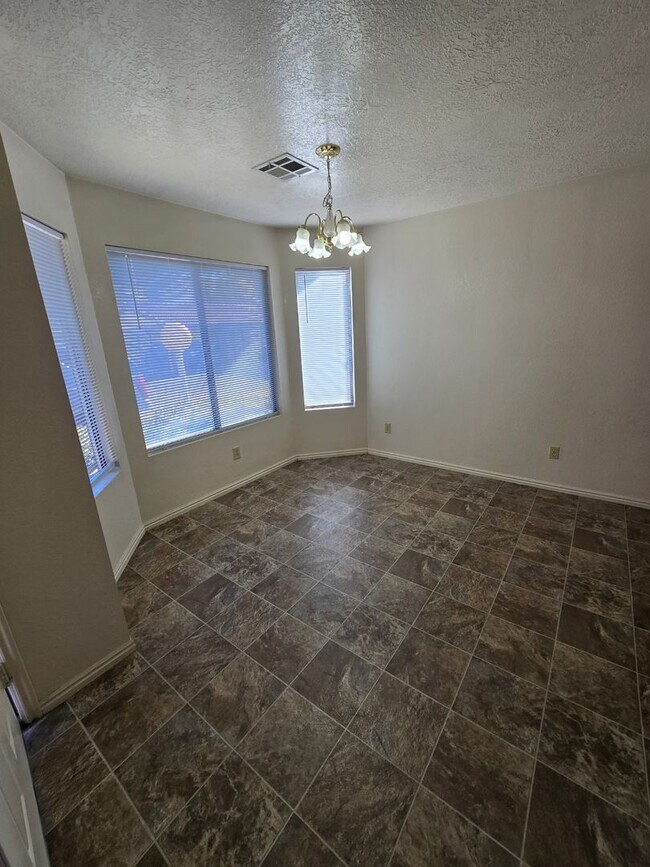 Foto del edificio - 2 bed 2 bath Duplex!