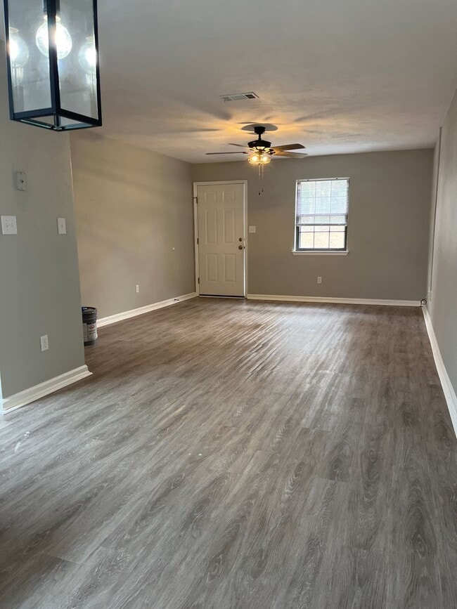 Building Photo - Duplex In Lake Jackson