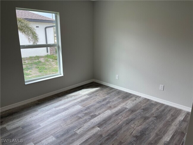 Building Photo - 2325 NW 9th Ave