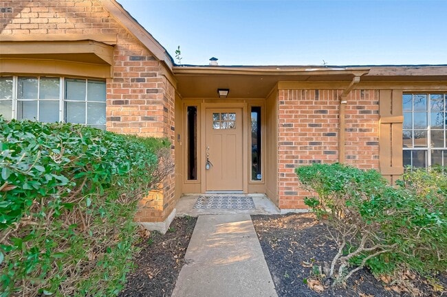 Building Photo - 22610 Deville Dr
