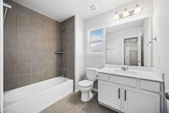 Building Photo - 5914 Prince Pl Dr