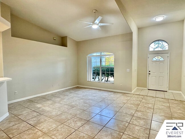 Foto del edificio - 25 Port Royal Dr