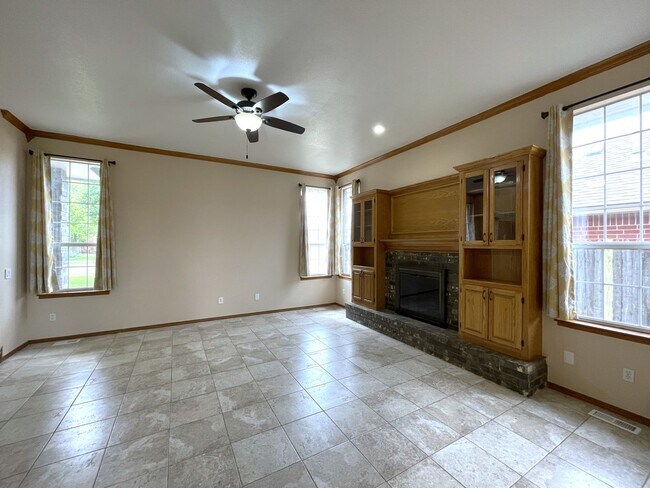 Foto del edificio - 8304 Timothy Ln